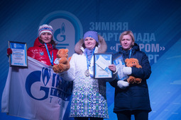 Ирина Лорченко (крайняя справа) во время вручения наград Спартакиады