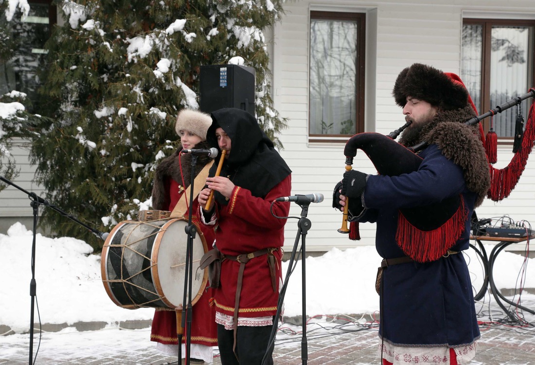 Для гостей традиционные белорусские композиции исполнил ансамбль "Яварына"