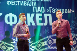 Павел и Никита Хлопонины (филиал "Гомельское УМГ") исполняют песню "А зори здесь тихие"