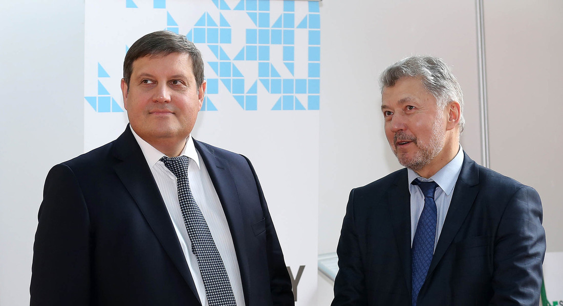 Владимир Майоров и Дмитрий Аннюк присутствуют на открытии форума