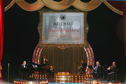 На сцене Национального академического театра имени Янки Купалы во время открытия торжественной церемонии